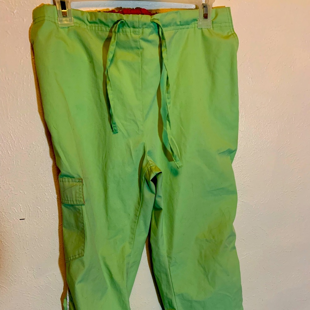 🌸Green & pink scrub pants